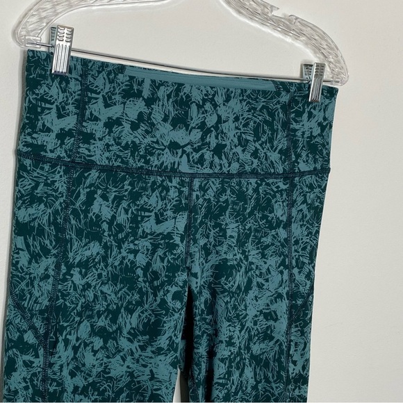 Under Armour HeatGear Green Abstract Floral Leggings - Picture 1 of 7